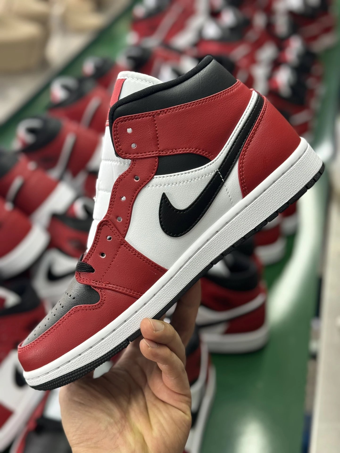 Jordan Sneakers Air 1 Mid image 8