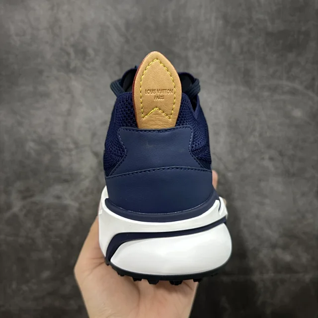 Louis Vuitton Sneakers LV Runner Tatic product detail image 62