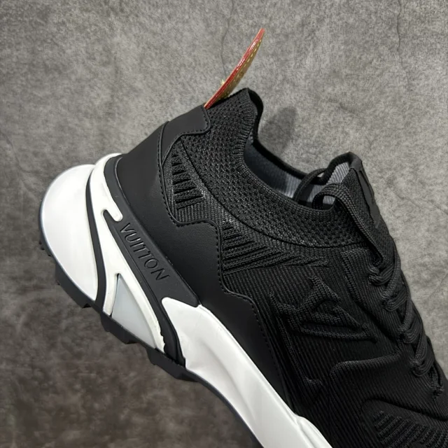 Louis Vuitton Sneakers LV Runner Tatic product detail image 88