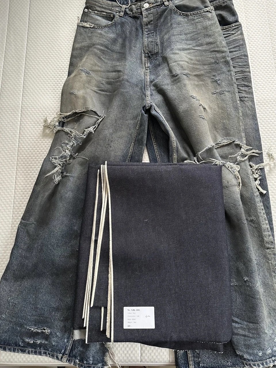 [In stock] Japanese fabric 23Fw baggy oil damaged jeans