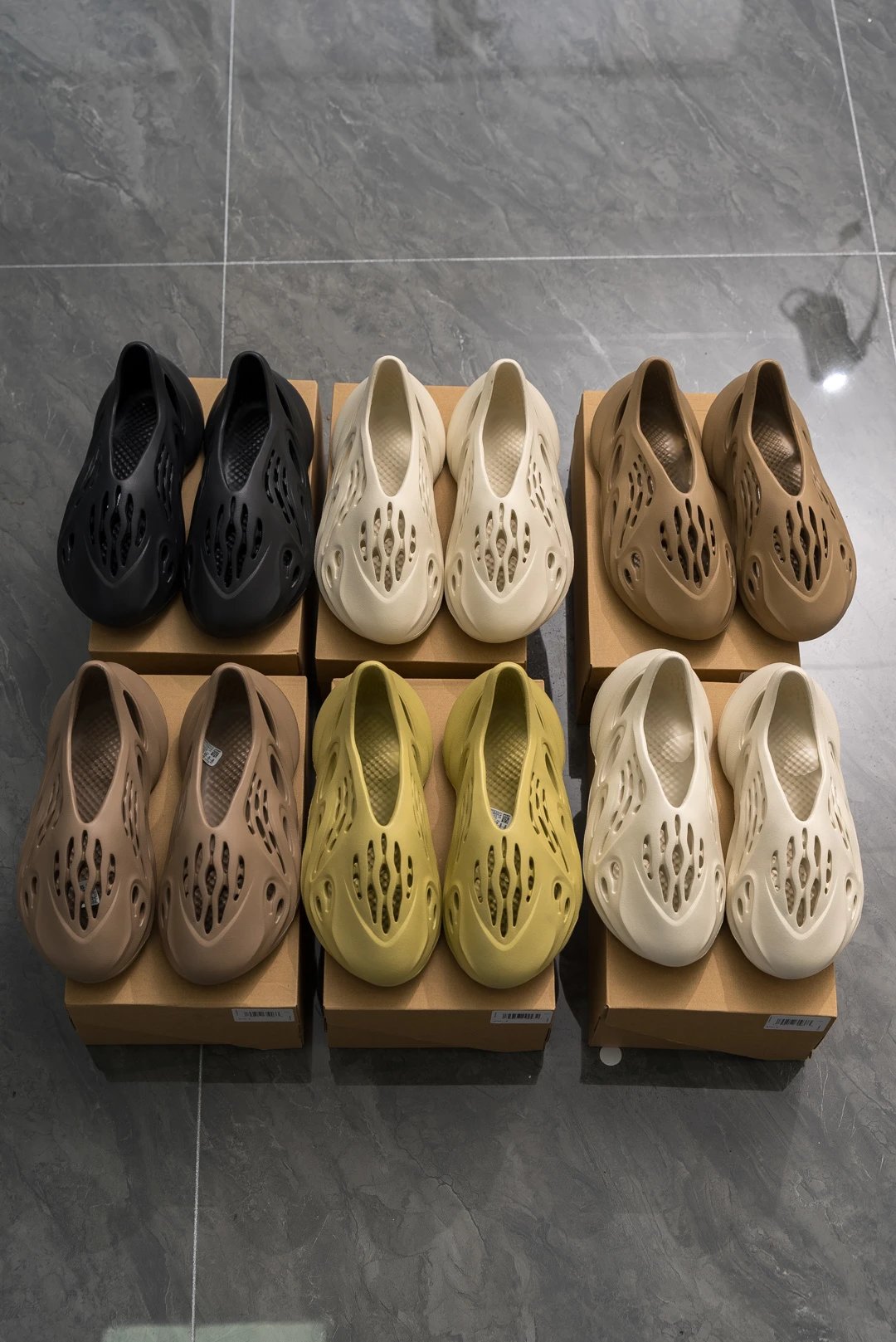 Yezy SlideForm Runner Collection 15