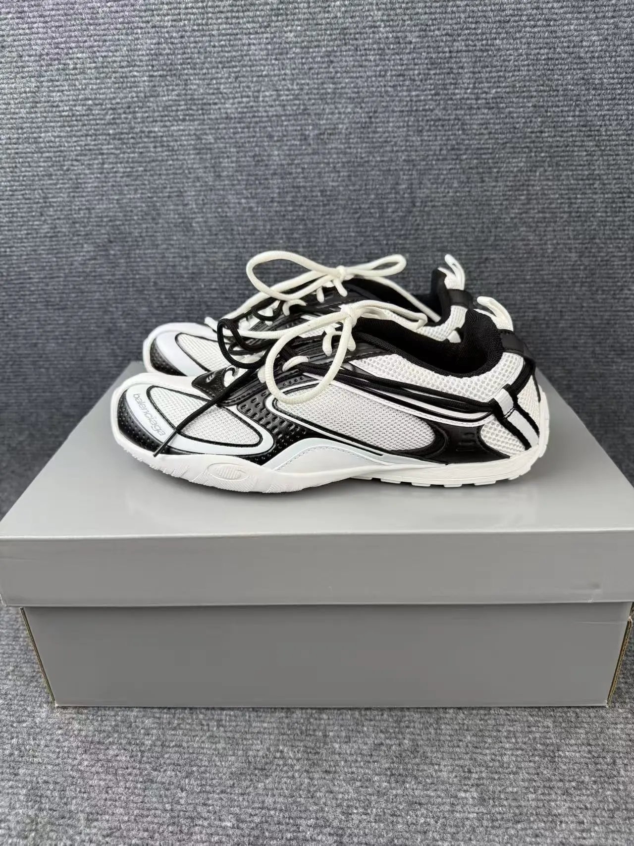 25 White Black