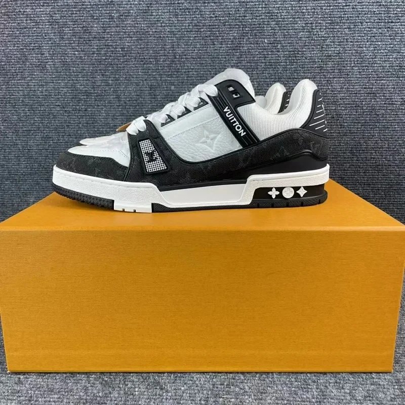 Black and white SKU image