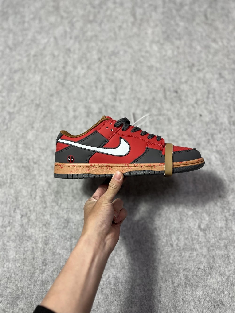 Deadpool Black Red