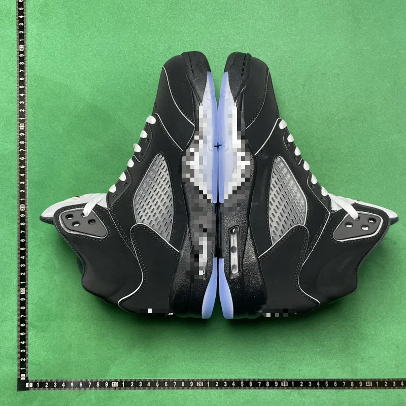 COMFORTABLE AND VERSATILE HIGH-TOP BASKETBALL