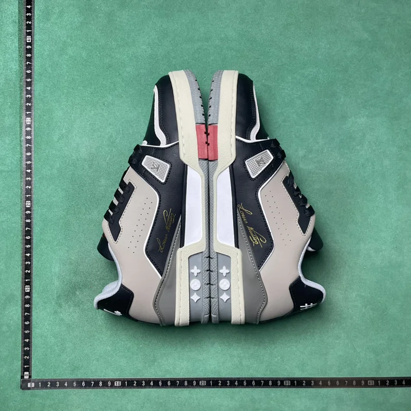 No. 5 black and gray