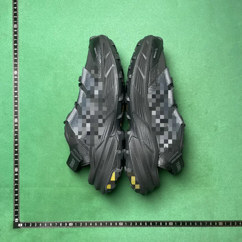 COMFORTABLE FIT BREATHABLE GRAB TRACING