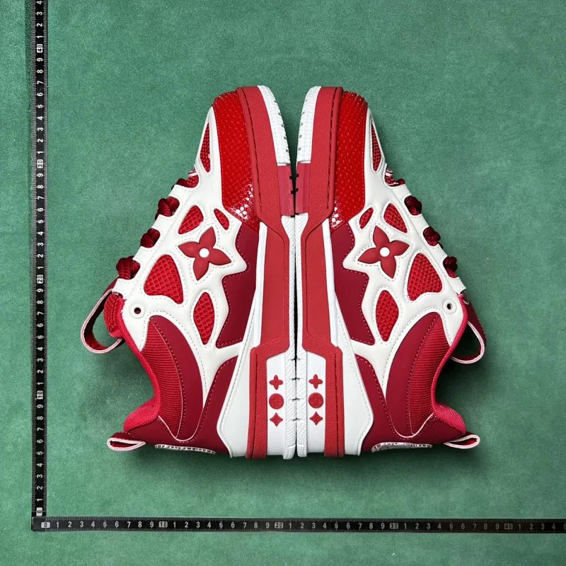 No. 8 beige and red