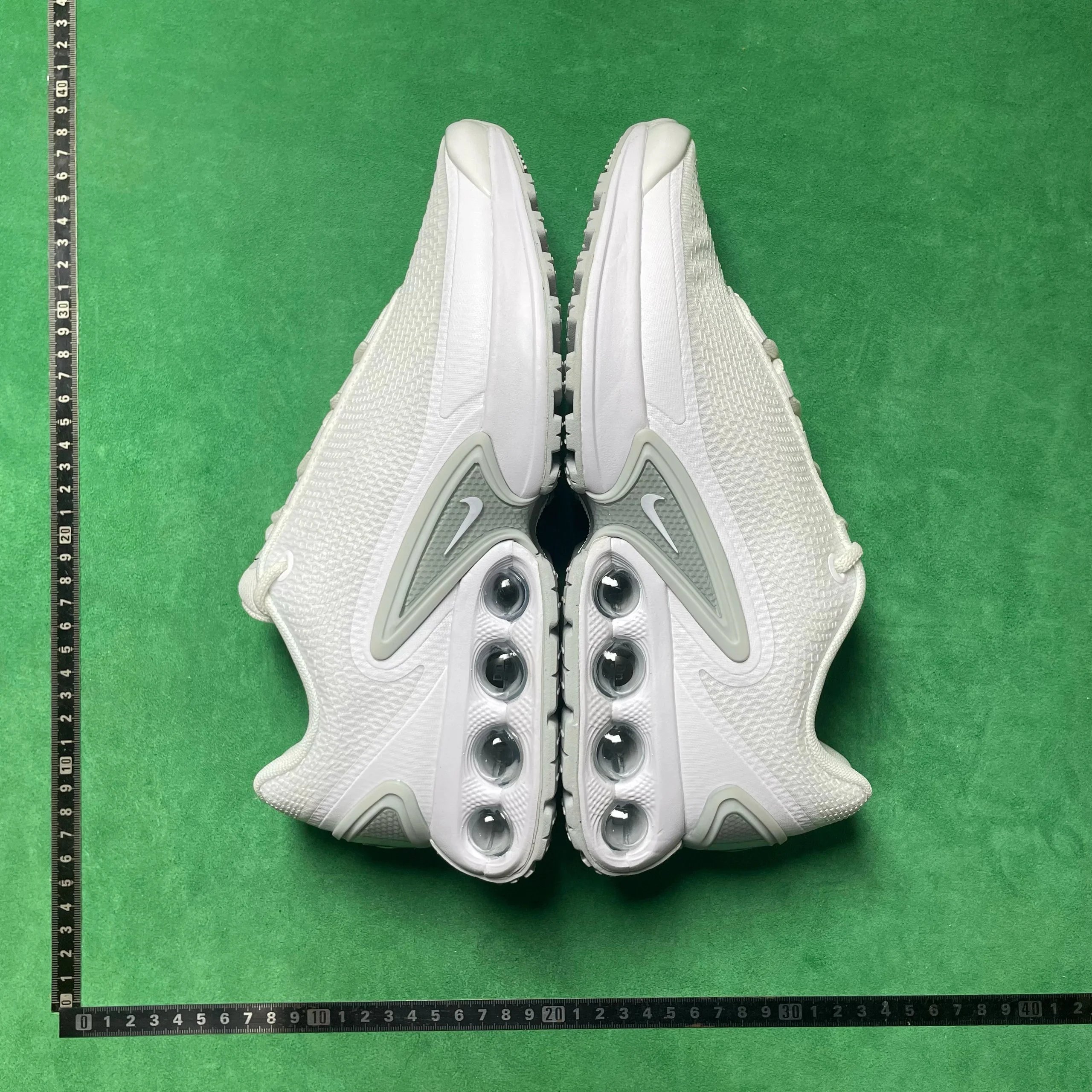 No. 4 all-white DV3337 101