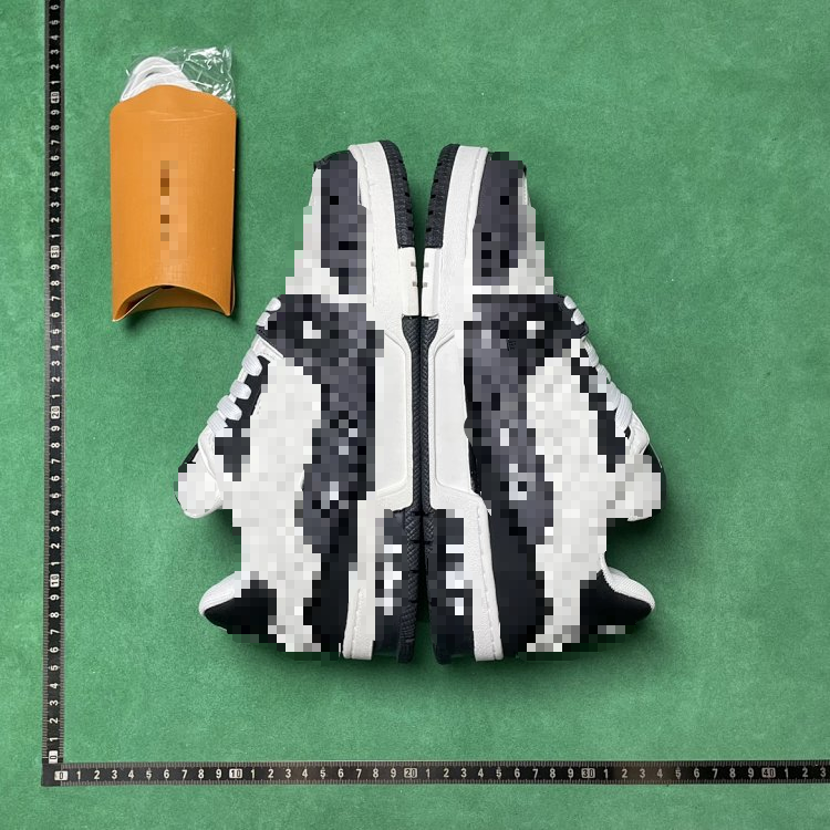No. 4 Black Grey 1AANED