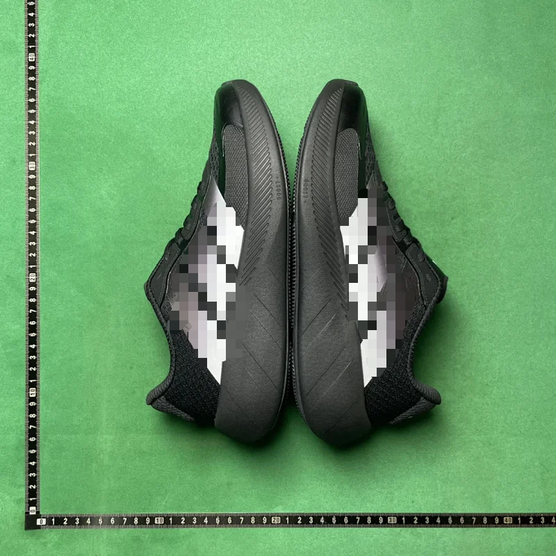 LIGHTWEIGHT AND COMFORTABLE LOW-TOP RUNNING