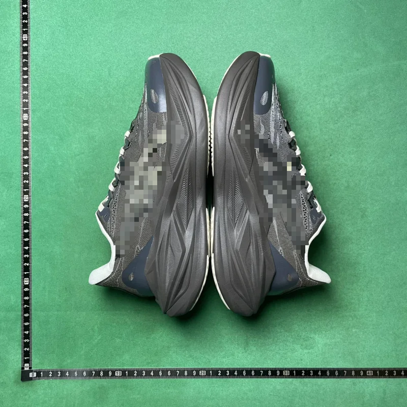 COLLABORATION-STYLE RUNNING SHOES WITH BUTTERFLY