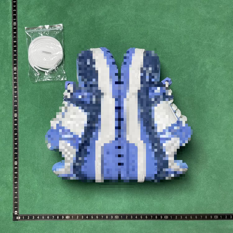 Blue 1AGZC4 on the 15th