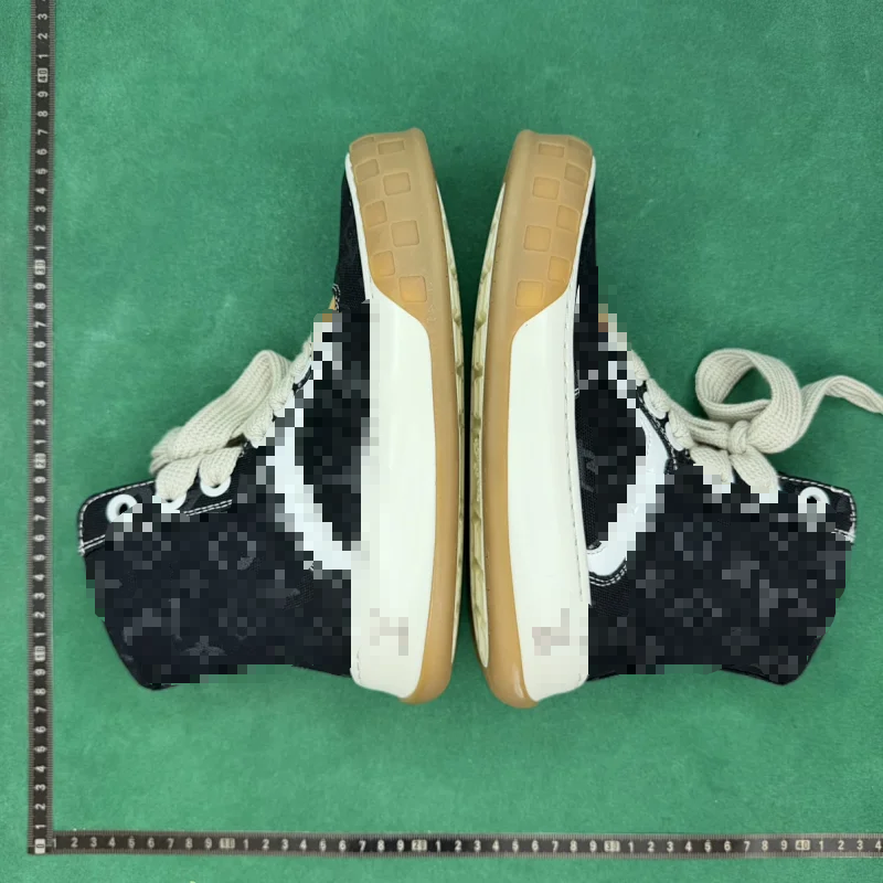 ROUND-TOE LACE-UP PRINTED LOW-TOP SNEAKERS