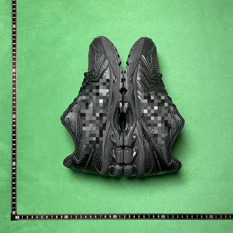 MINIMALIST LOW-TOP RUNNING SHOES B1D