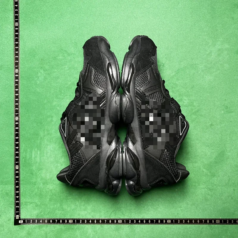 FASHIONABLE VERSATILE AND DURABLE LOW-TOP