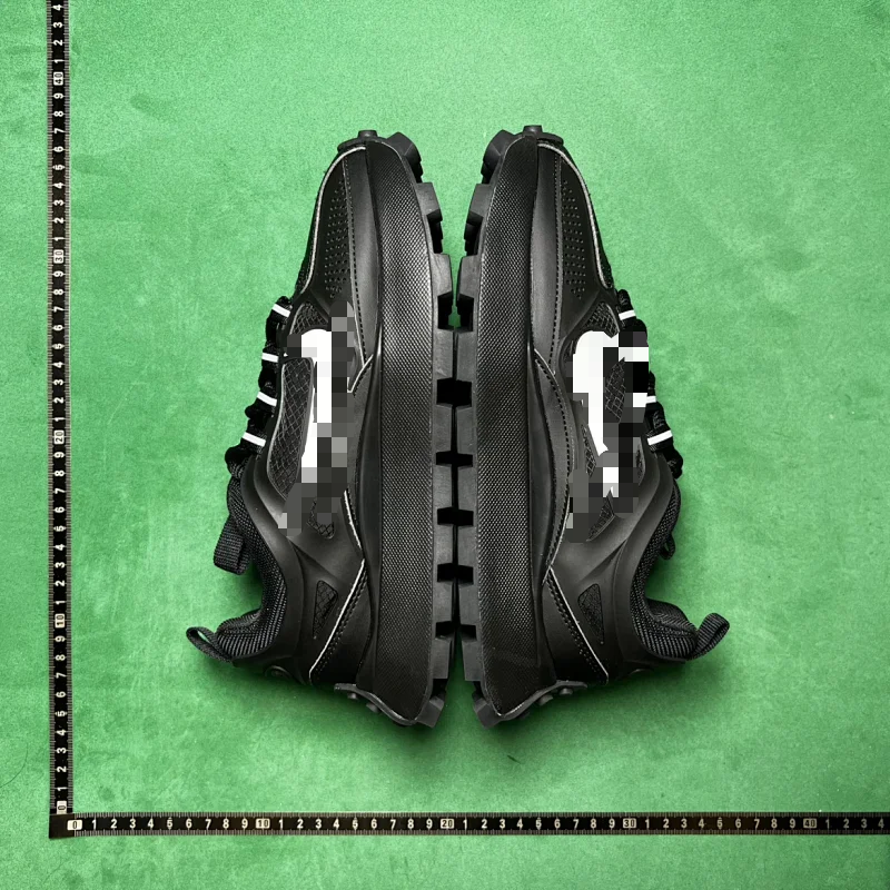 SHOCK-ABSORBING NON-SLIP WEAR-RESISTANT BREATHABLE LIGHTWEIGHT