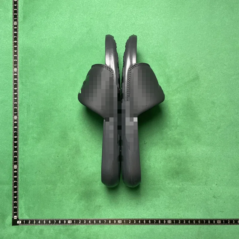 COMFORTABLE AND VERSATILE RUBBER-SOLED SLIDE