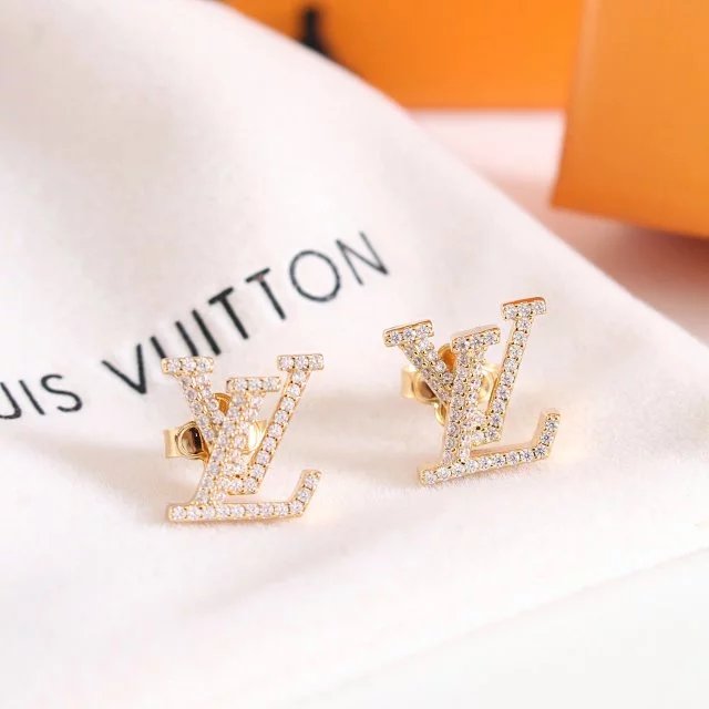 Pengpeng Home only produces high-end original versions for ZP development, with letters, logos, full diamonds, earrings, and very few styles that I like. Oh, two colors in
