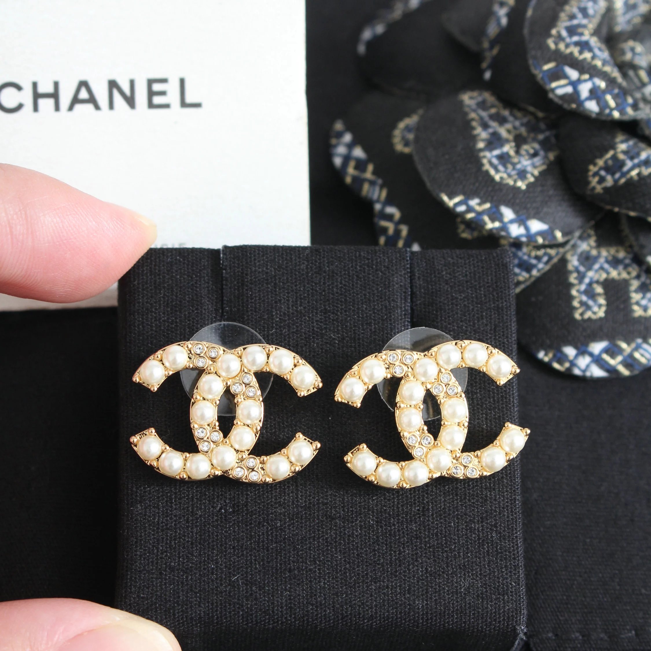 Pengpeng Home only focuses on ZP development, high-end original design, luxury brand Xiaoxiang, double C home, 24 year old new classic design, medieval retro style, runaway princess feeling, rice pearl crystal diamond, double C earrings
