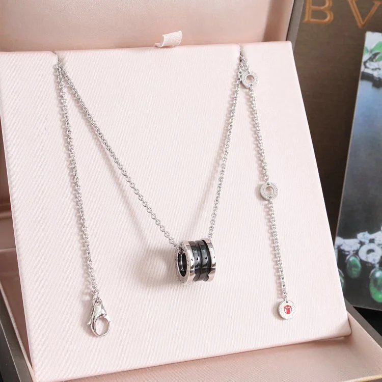 【 Special Offer 】 Pengpeng Home Real Shot ZP Development High end Original Edition 925 Silver Precision Edition Classic Design Four Seasons Versatile Charity Small Red Person Ring Necklace Short Chain