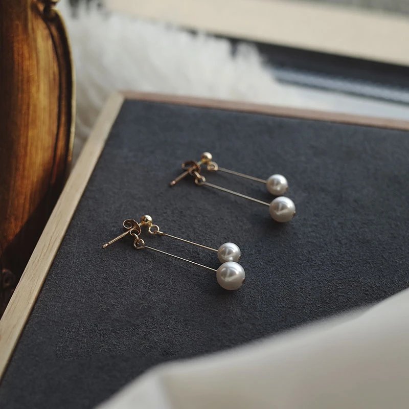 Genuine foreign trade original order! American niche designer pearl tassel earrings! Official website 69 euros! Shijia pearls + brass plated with 18K gold, hand-woven, smart and elegant. A chain of two necklaces and bracelets that can be switched and stacked as you like! Suspended gift box packaging, suitable for gifting and personal use! D430