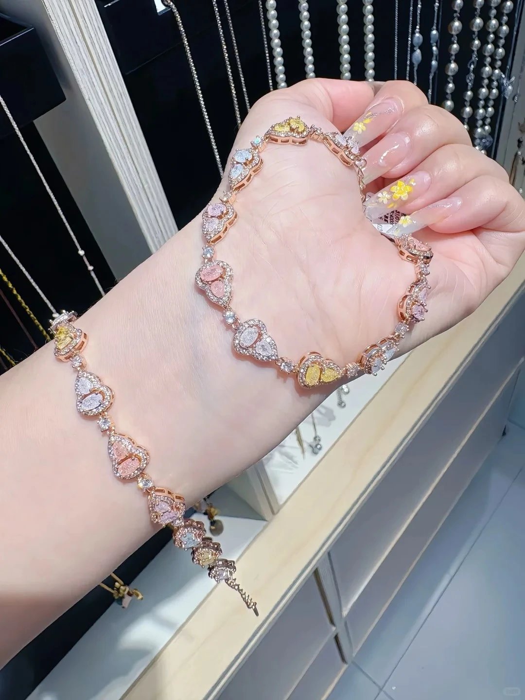 Same style as Fat D. C*ndy Shine zircon bracelet counter 169! Copper gold plating process is not easy to oxidize, high-cut zircon sparkles and translucent chain body is polished and rounded, sweet girl Chinese style, light luxury commuting, two styles, versatile, suitable for personal use and gift giving D430