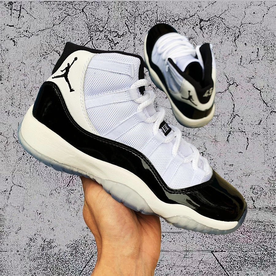 Air Jordan 11 Concord