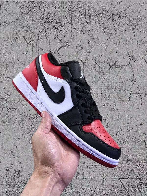Air Jordan 1 Low University Gold