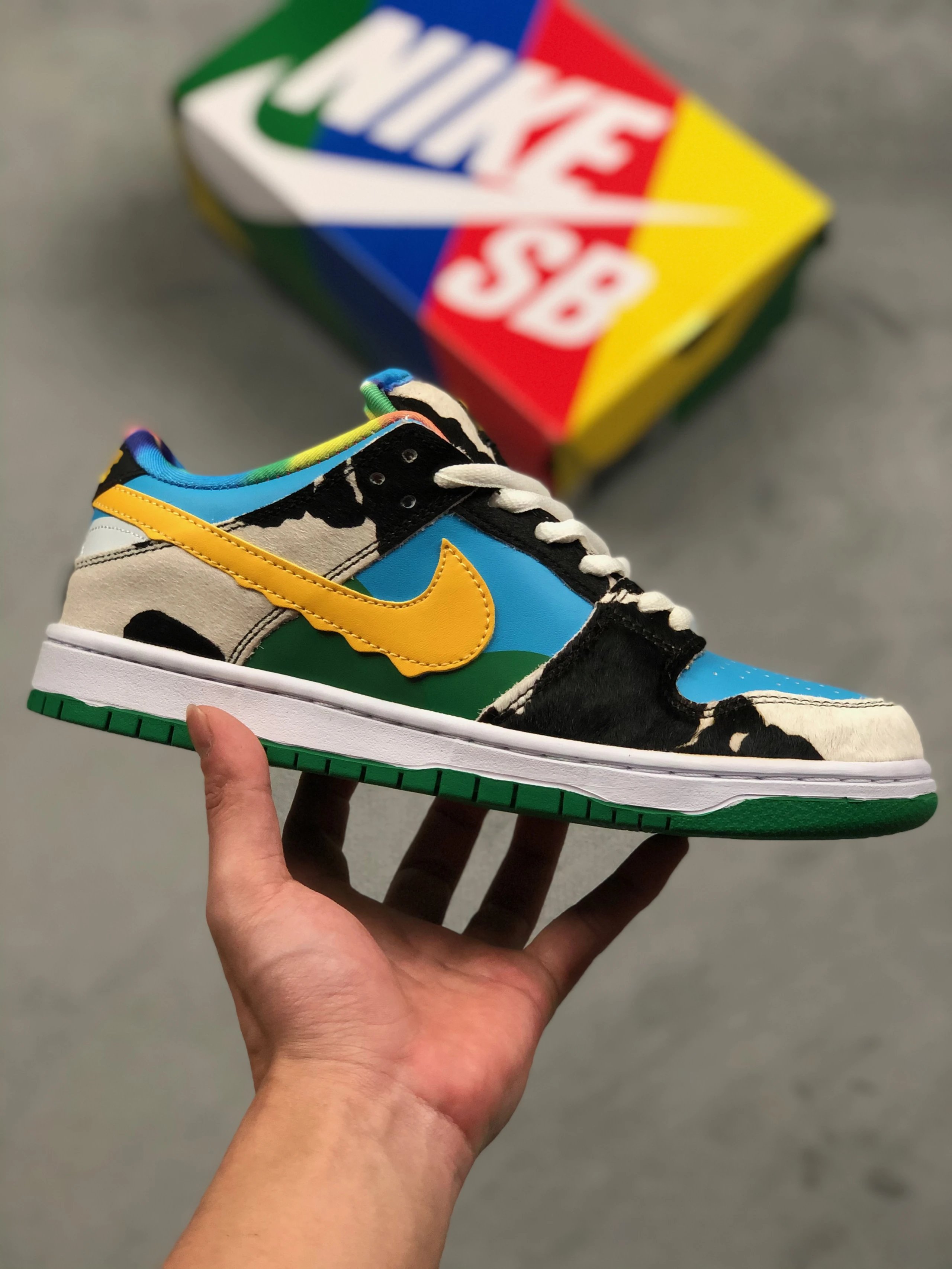 【On Sale】Ben & Jerry's x Nike Dunk SB Low 'Chunky Dunky' Sneakers CU3244-100