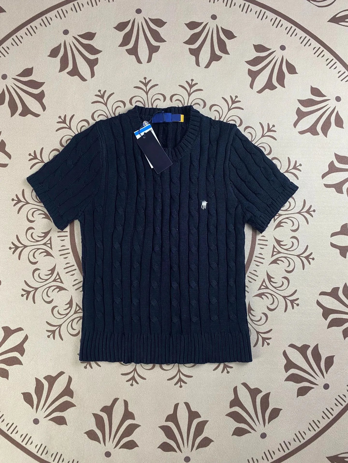 Navy blue round neck short sleeved shirt