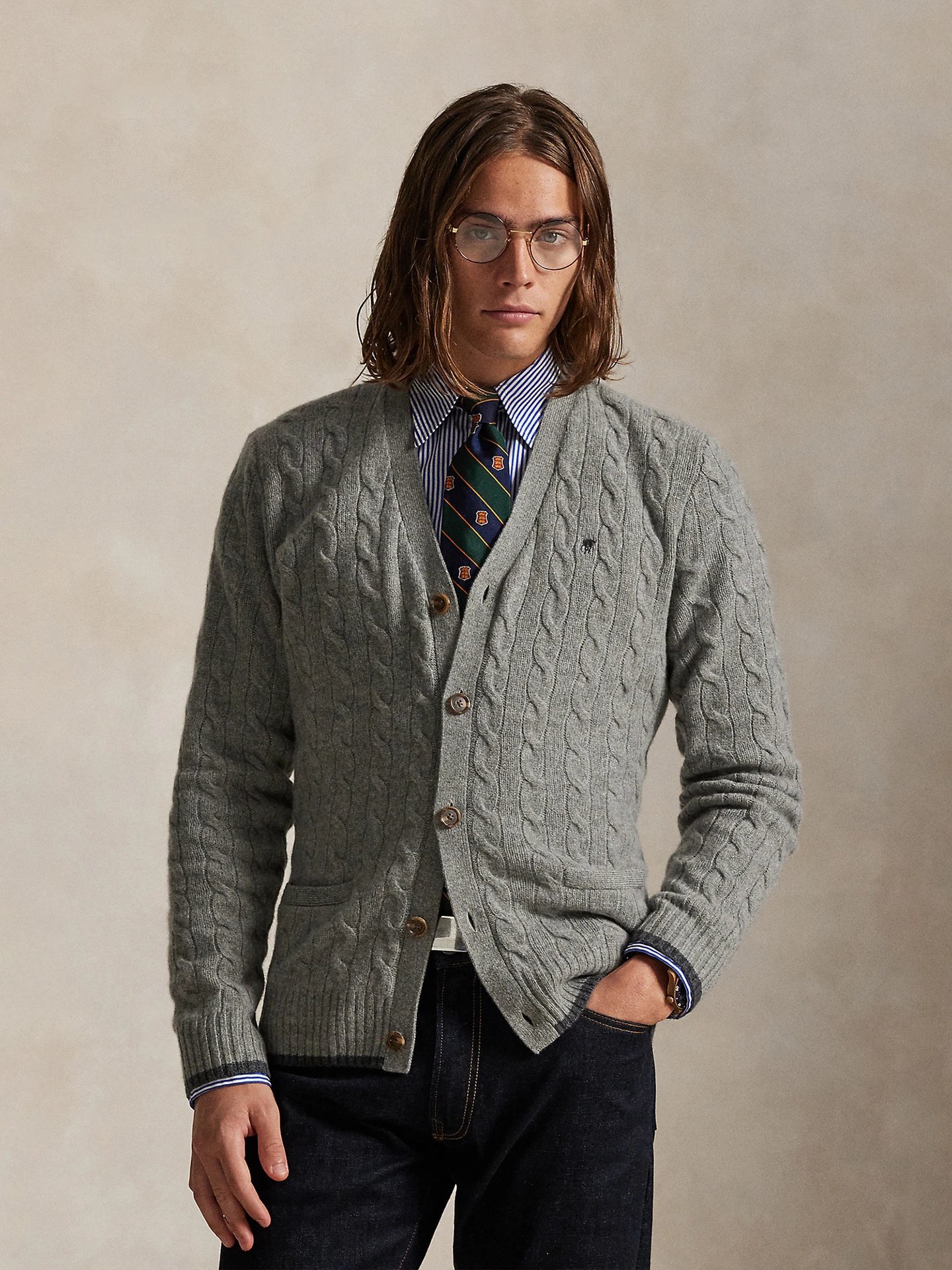 Flower gray V-neck button