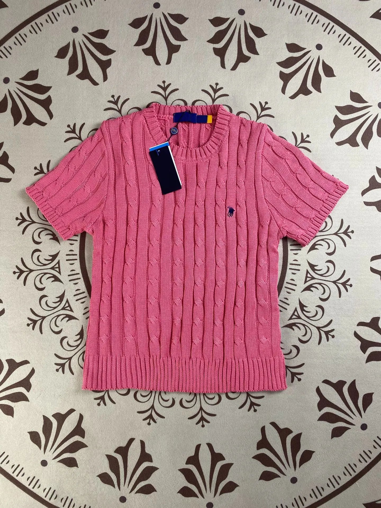 Pink round neck short sleeved shirt