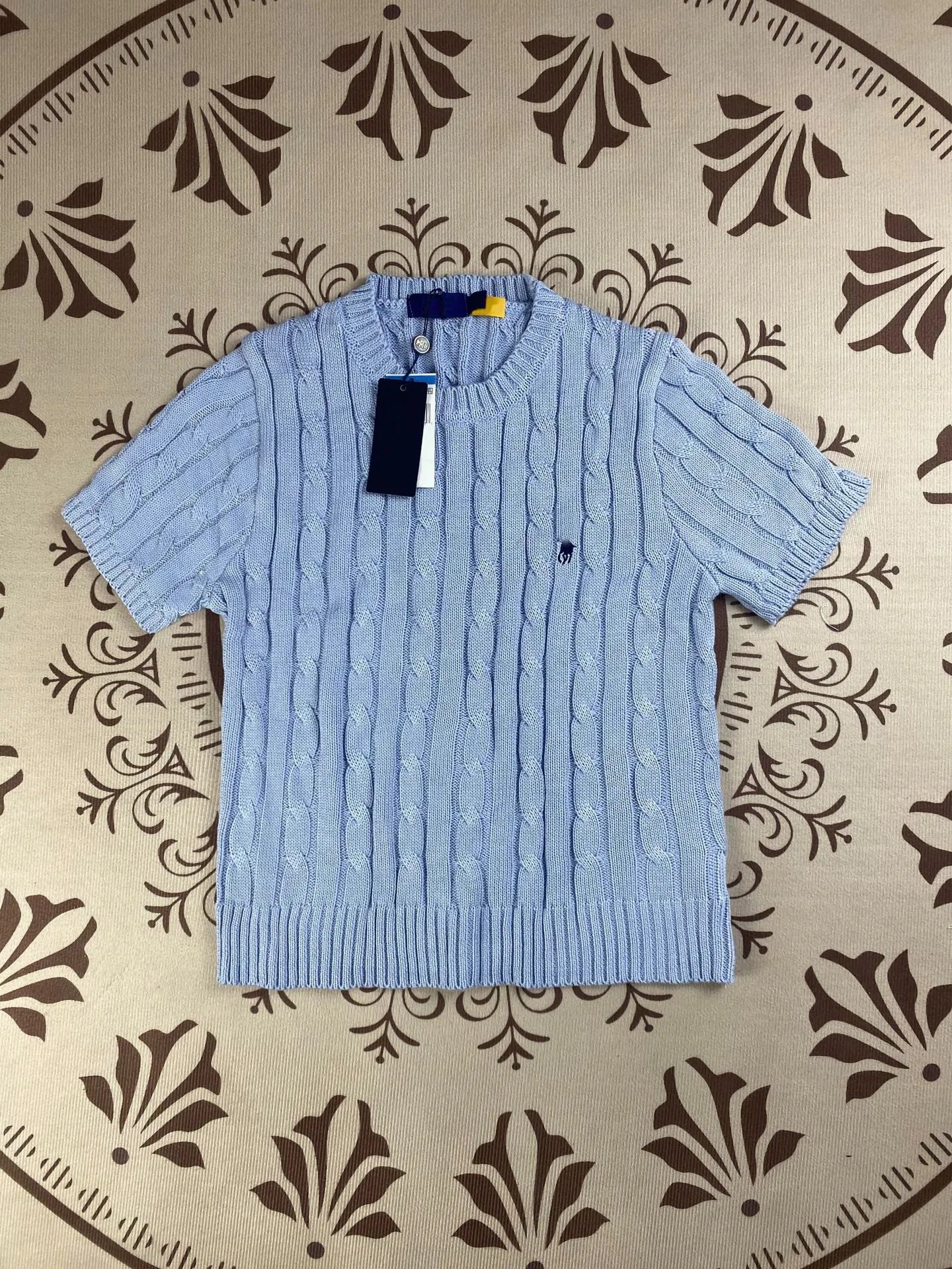 Sky blue round neck short sleeved shirt
