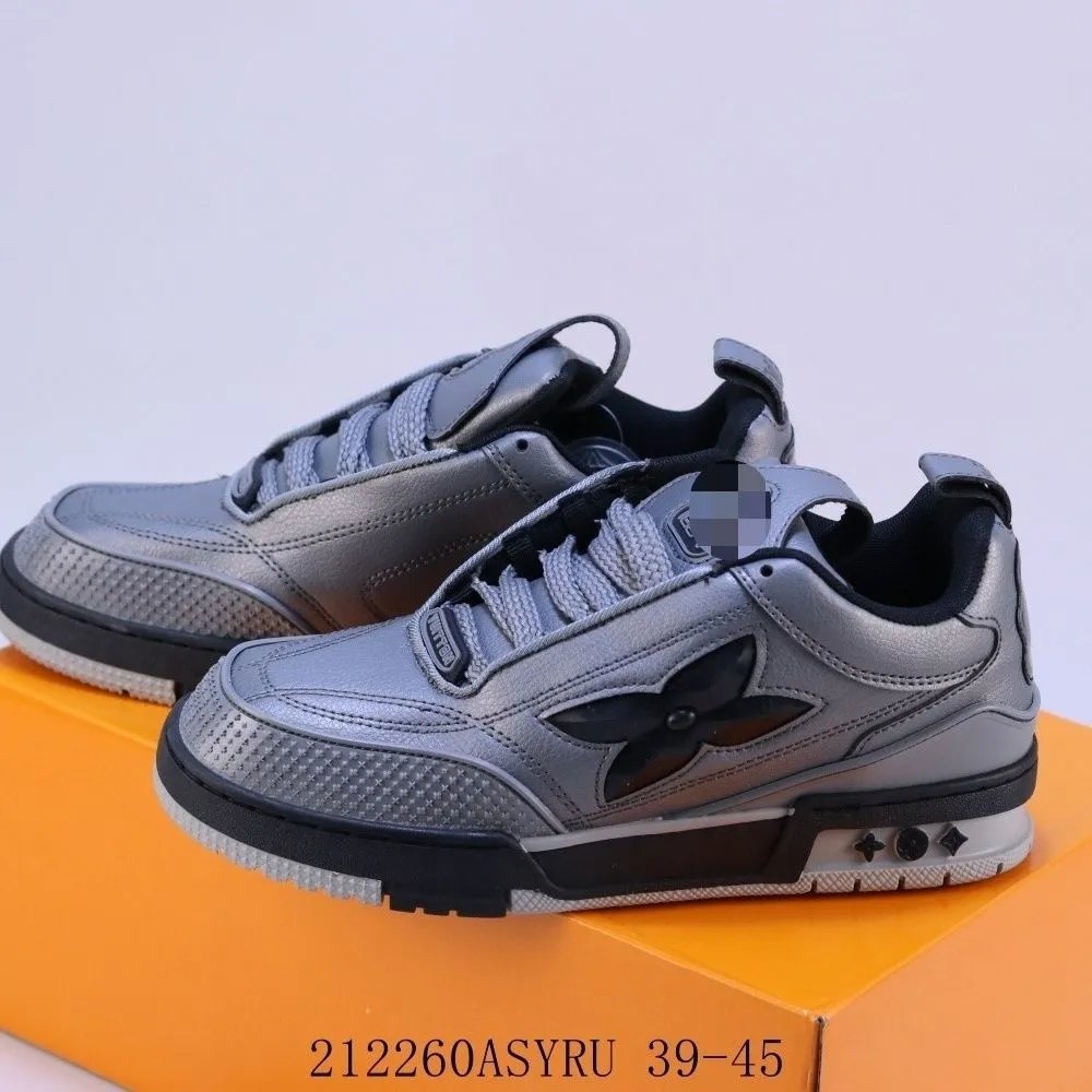 Size 26 Big Four-Leaf Clover Gray Black