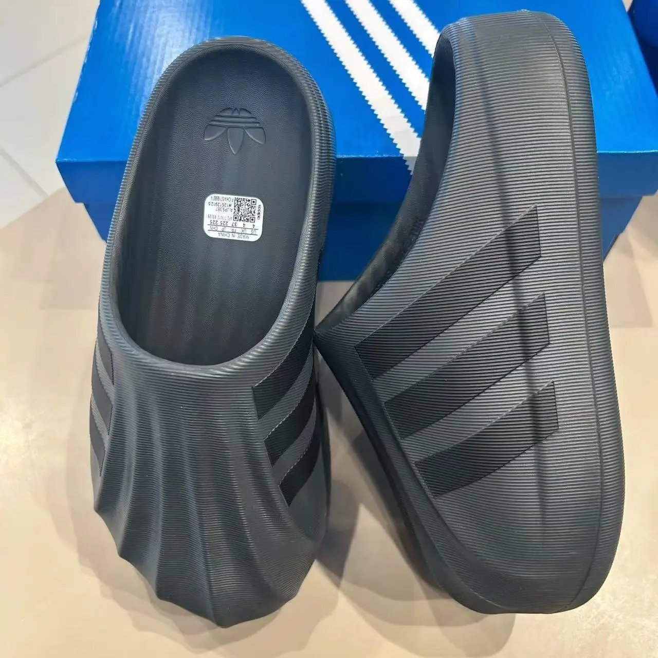 Shell Toe Carbon Gray (Authentic with Tag)