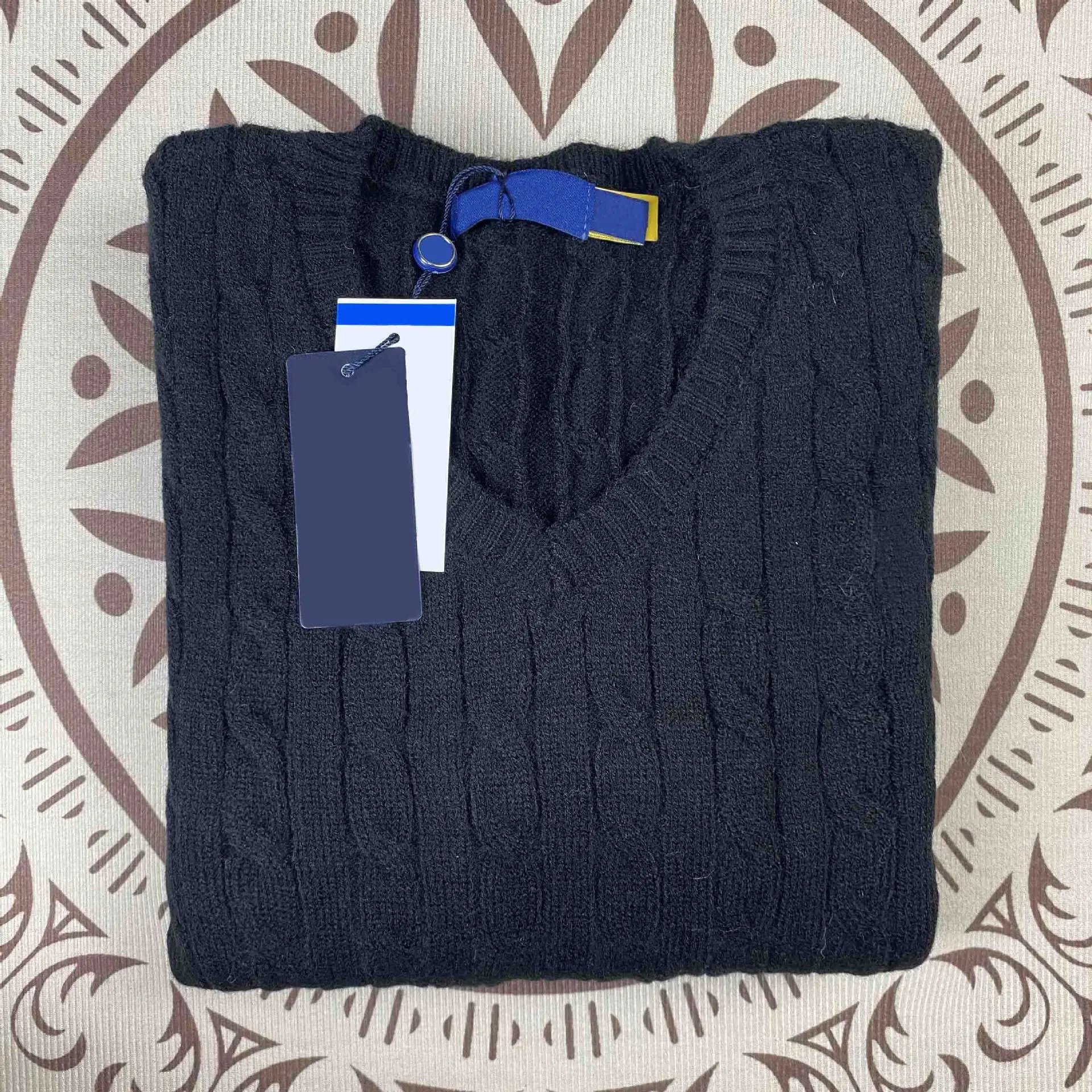 V-neck black