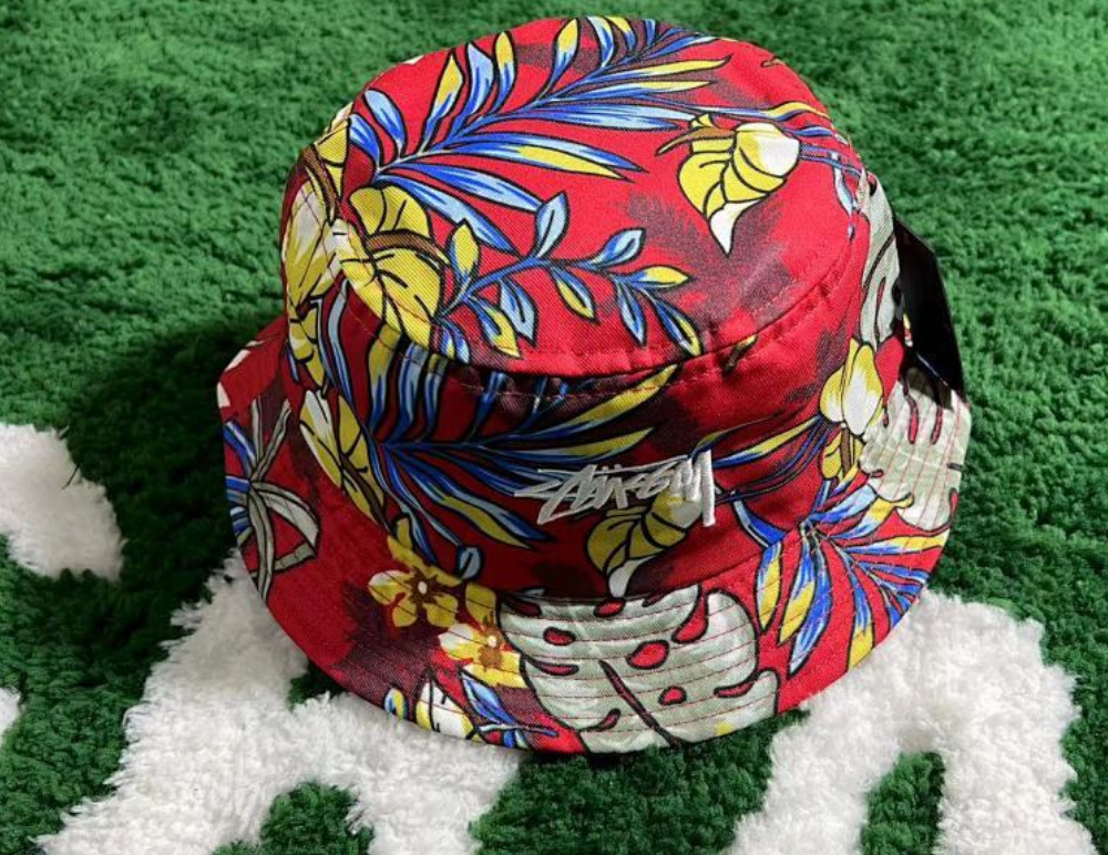 Fisherman's hat, red maple leaf