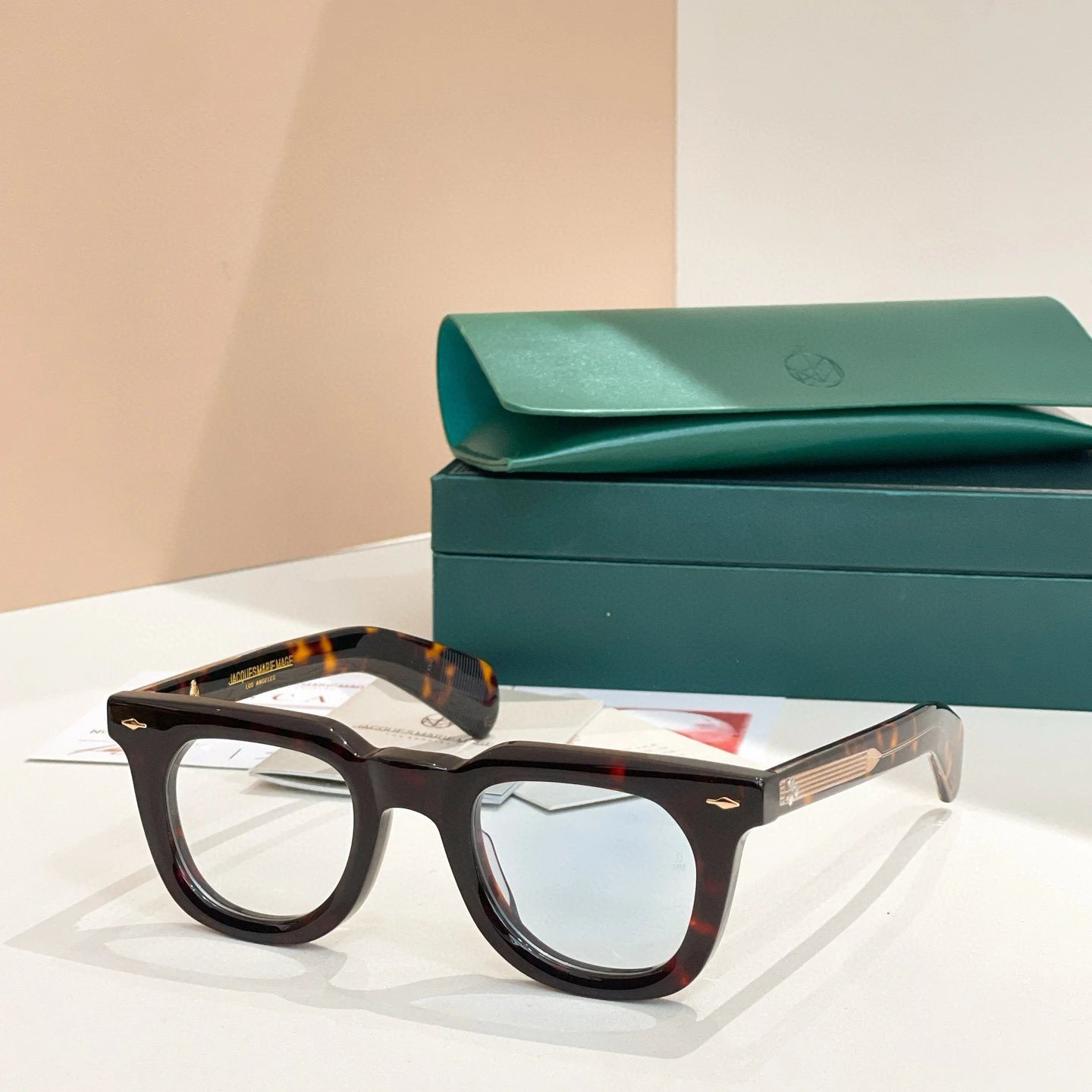 Tortoiseshell frame light blue glasses (photochromic lenses)