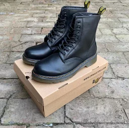 thumbnail for Qi code welfare orders dr Martin 1460 classic 8-hole super soft top layer Napa bright leather real car line couple code men and women Martin boots tooling shoes