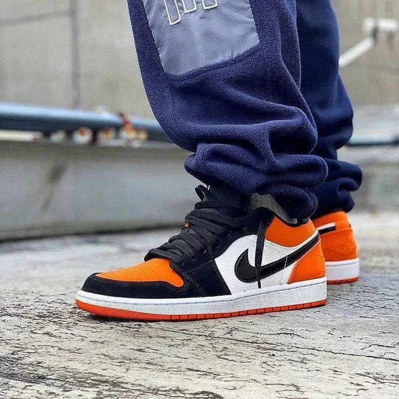 特价现货aj1低帮镭射紫罗兰花姑娘情人节篮球鞋真标二层AJ1黑紫脚黑黄趾扣碎北卡蓝芝加哥小闪电时尚男女鞋情侣休闲运动板鞋 4