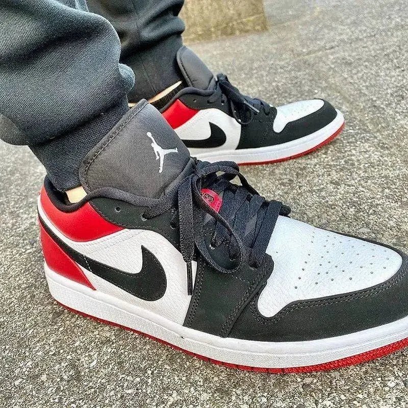 特价现货aj1低帮镭射紫罗兰花姑娘情人节篮球鞋真标二层AJ1黑紫脚黑黄趾扣碎北卡蓝芝加哥小闪电时尚男女鞋情侣休闲运动板鞋 3