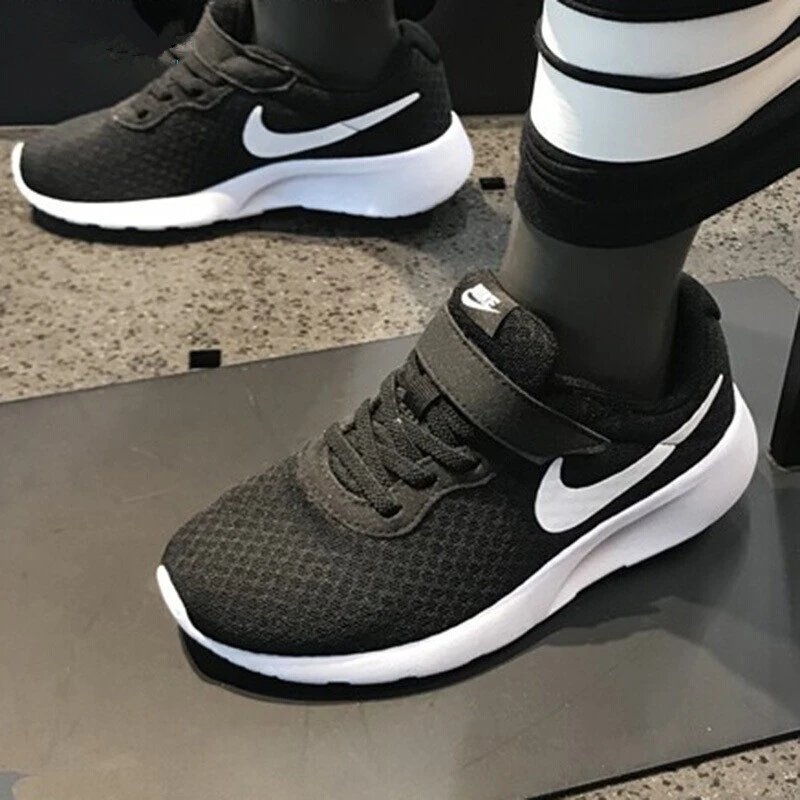 Nike London 3 Kids Running Shoes