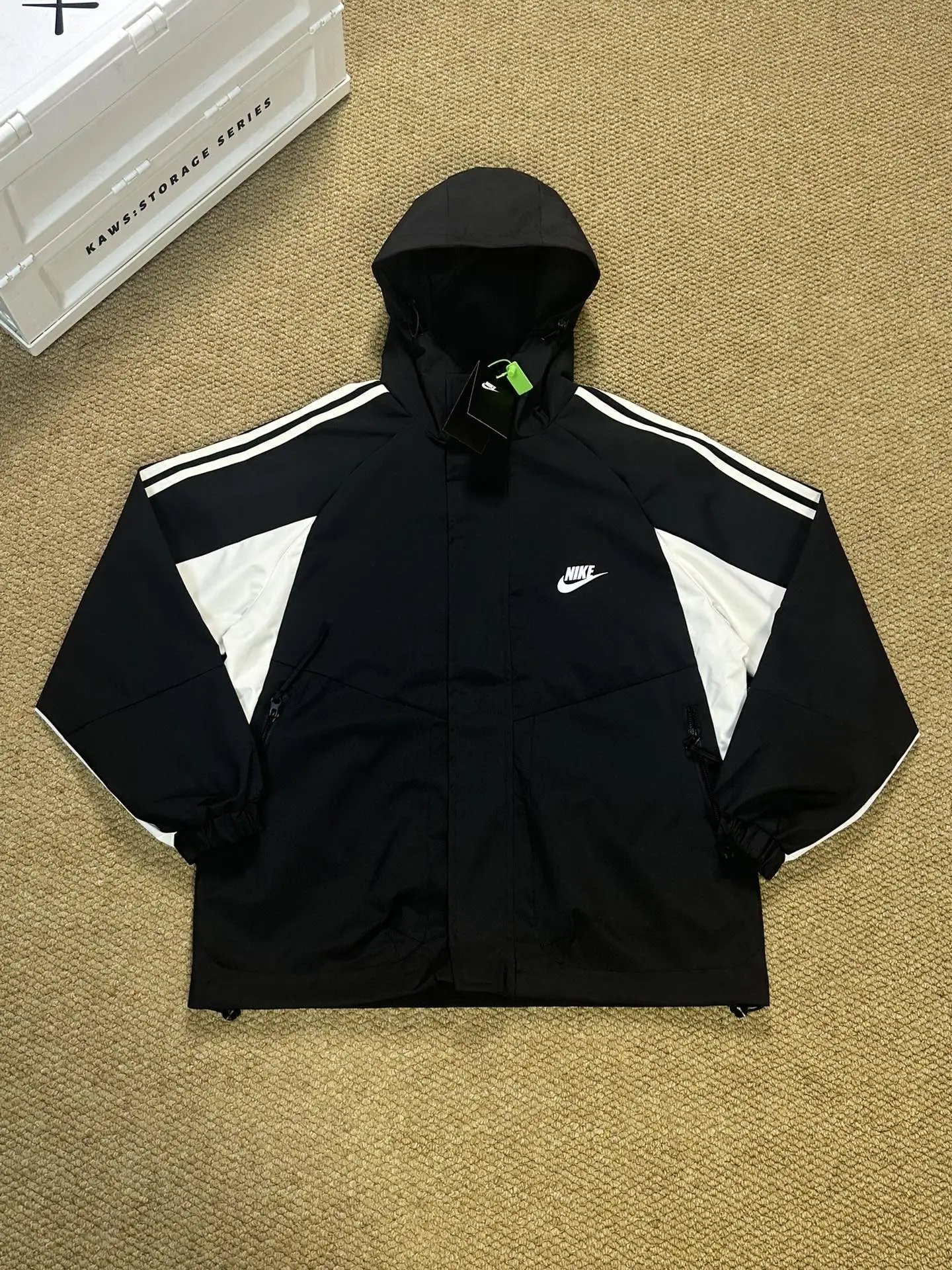 Item No. 4082802 24ss fall and winter new splicing leisure school uniform hooded jacket jacket couple models