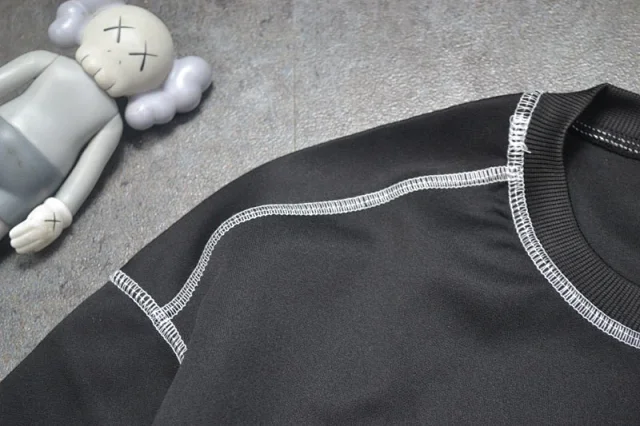 The North Face Hoodies & Sweatshirts 4092615TNF Contrast-Panel Raglan Crewneck Sweatshirt product detail image 9