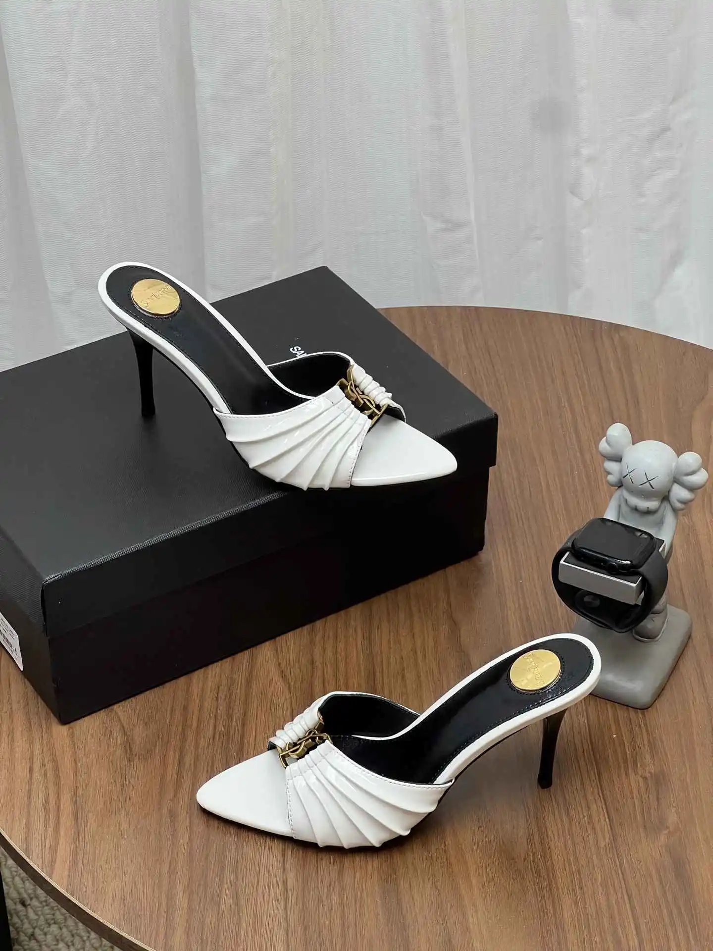Saint Laurent Pointed-Toe Pumps - Style 3