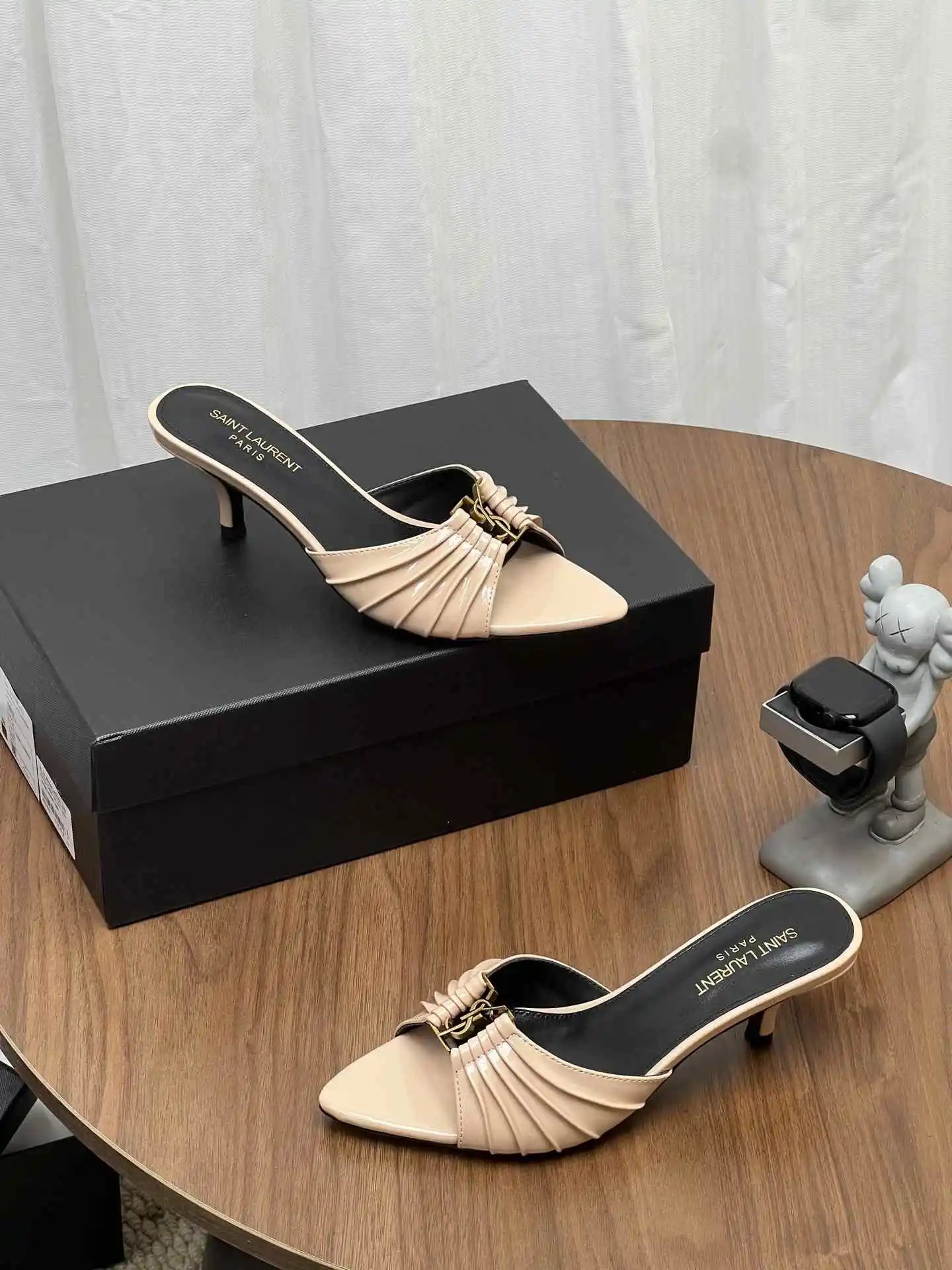Saint Laurent Pointed-Toe Pumps - Style 10