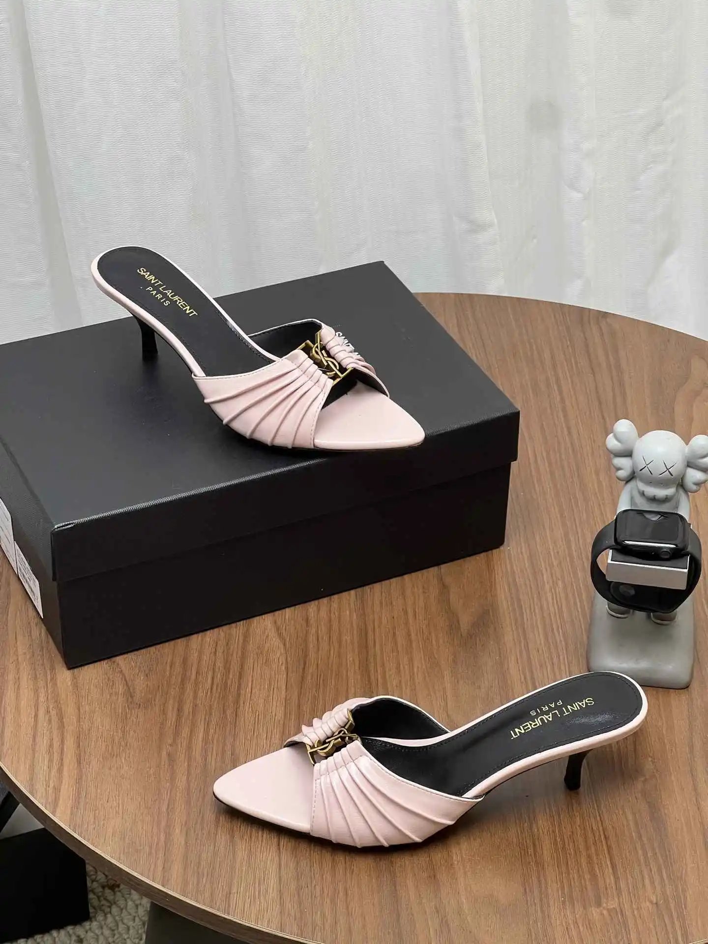 Saint Laurent Pointed-Toe Pumps - Style 8