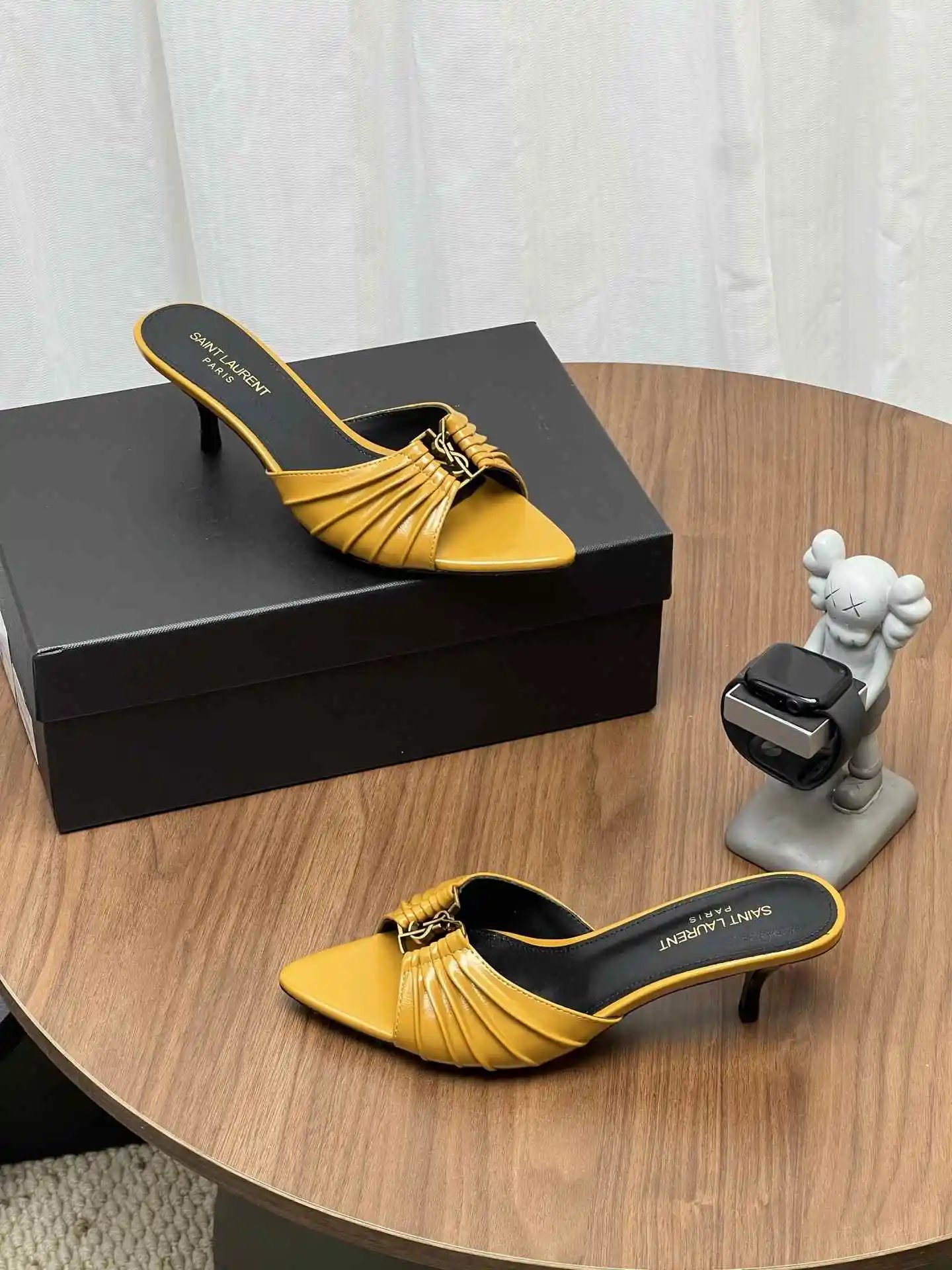 Saint Laurent Pointed-Toe Pumps - Style 12