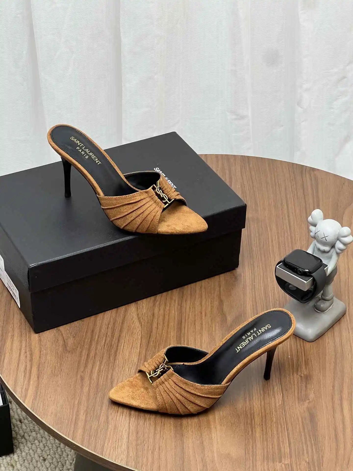 Saint Laurent Pointed-Toe Pumps - Style 4